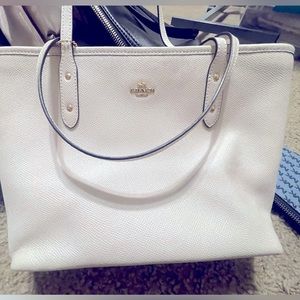 Coach white leather shoulder bag